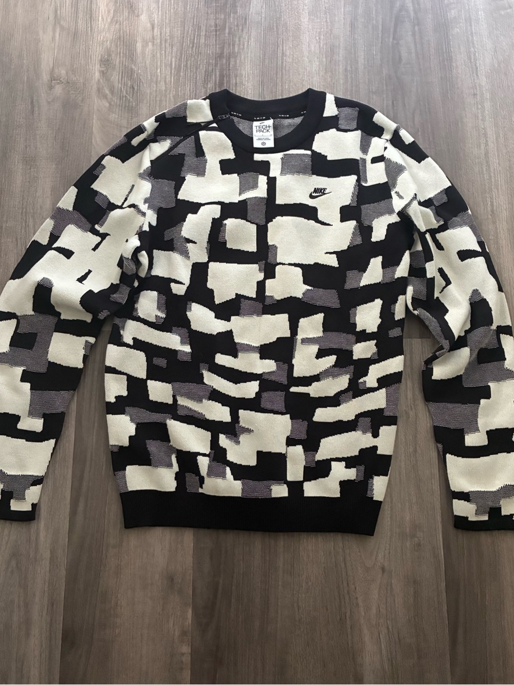 Nike Men’s Crewneck Sweater - Black, White & Gray Abstract tech pack